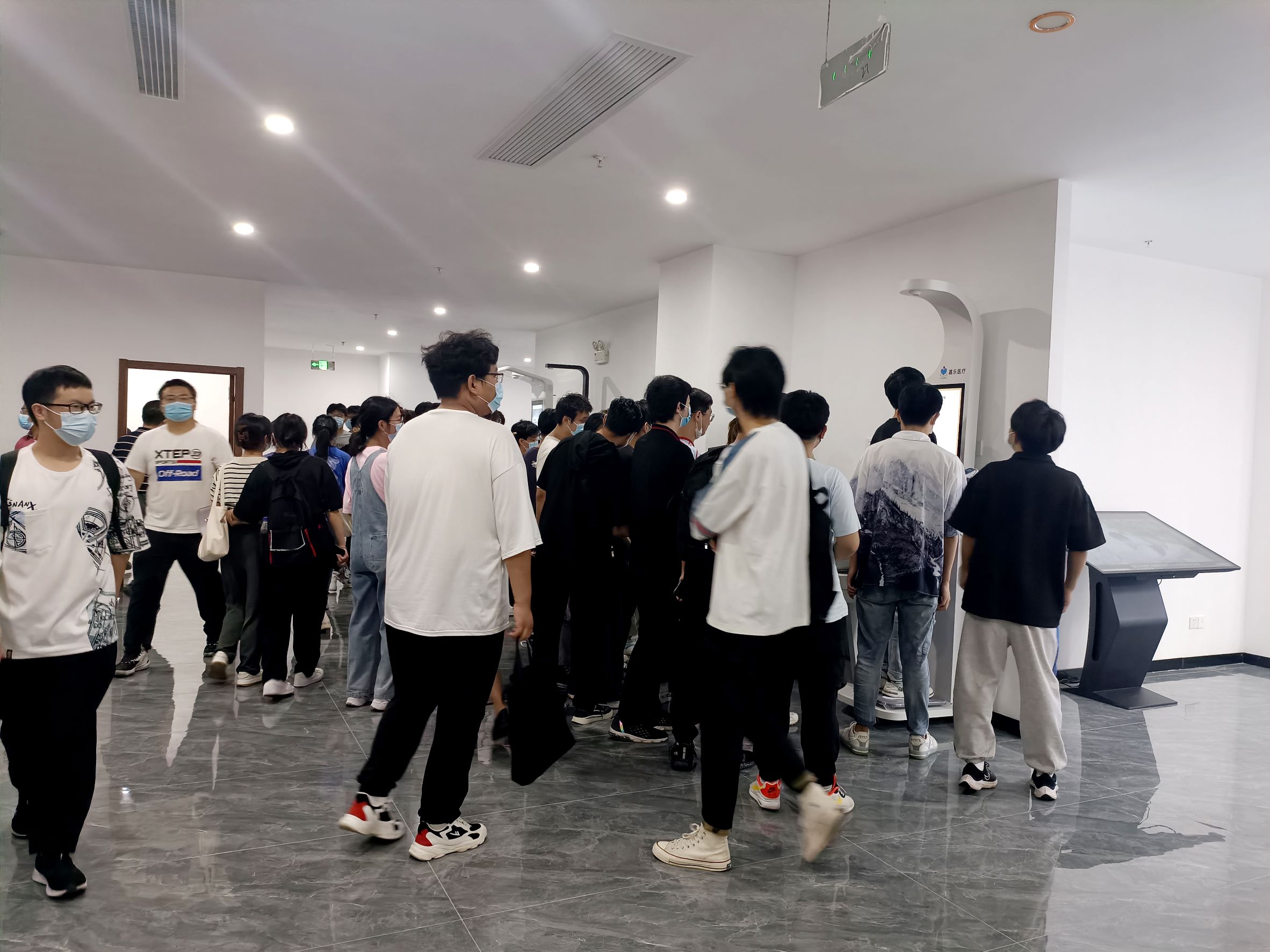 安理大人工智能学院授牌仪式在赢咖娱乐举行