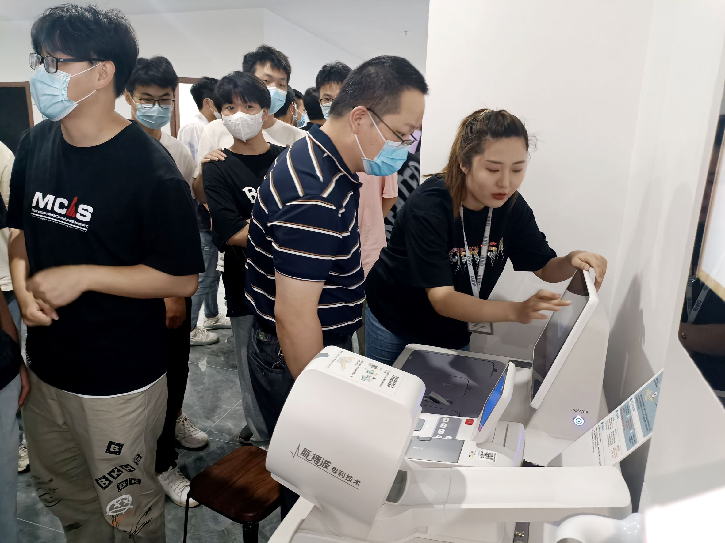 安理大人工智能学院授牌仪式在赢咖娱乐举行